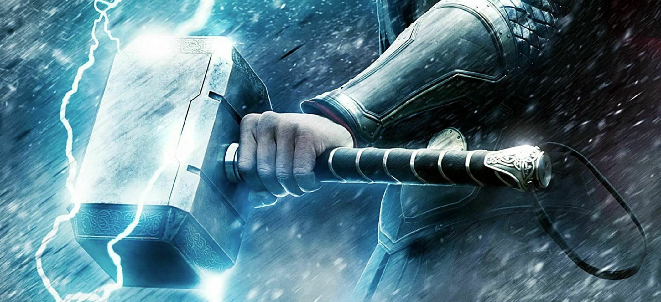 Réplica Martillo Thor Mjolnir Tamaño Real con Luz Marvel Legends Hasbro